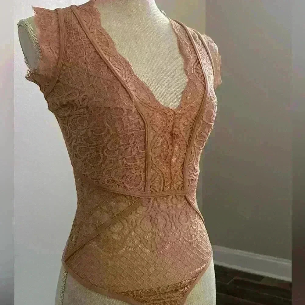 Windsor Lace Bodysuit in Tan